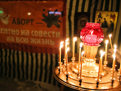 В одном из казанских храмов прошла акция против абортов «Свеча памяти – Свеча надежды»